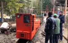 我廠的礦用電機車邁出國門，走向非洲。