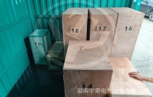 國外客戶采購的湘潭井下電機車配件裝車發貨